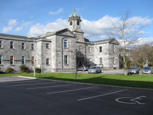 File:Clonmel Hospital - geograph.org.uk - 1264098.jpg