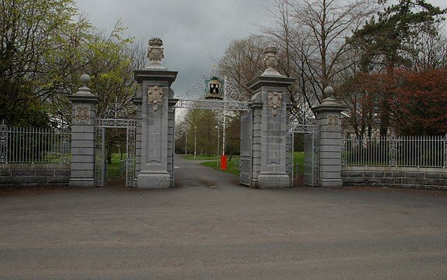 File:Entrance gate - geograph.org.uk - 786359.jpg