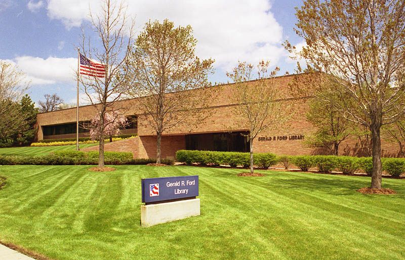 File:Gerald R. Ford Presidential Library, spring.jpg