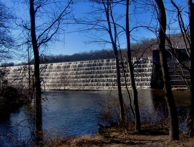 File:HPIM0131farringtonLakeDam.JPG