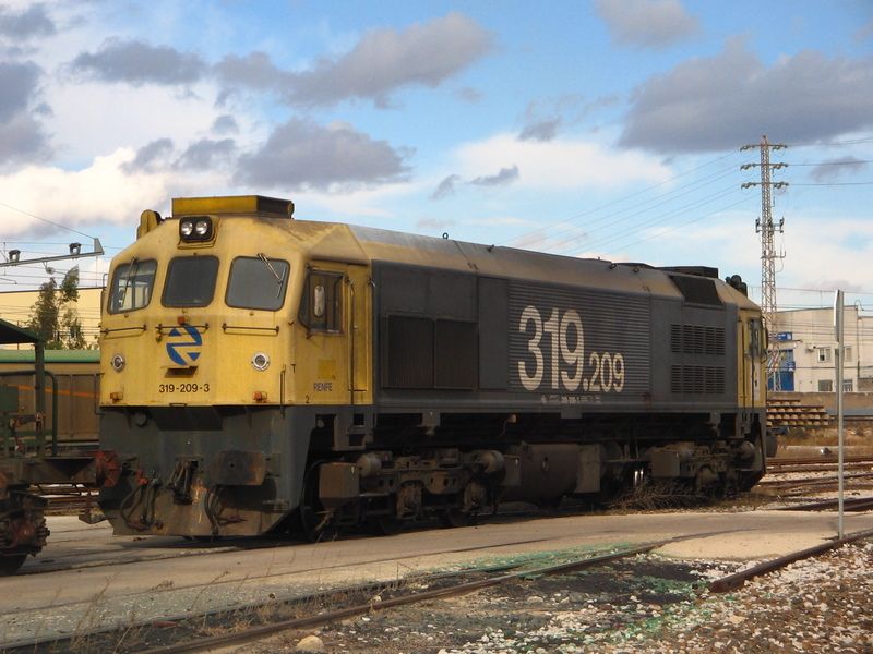 File:Locomotora Diesel 319.209 Retales.jpg