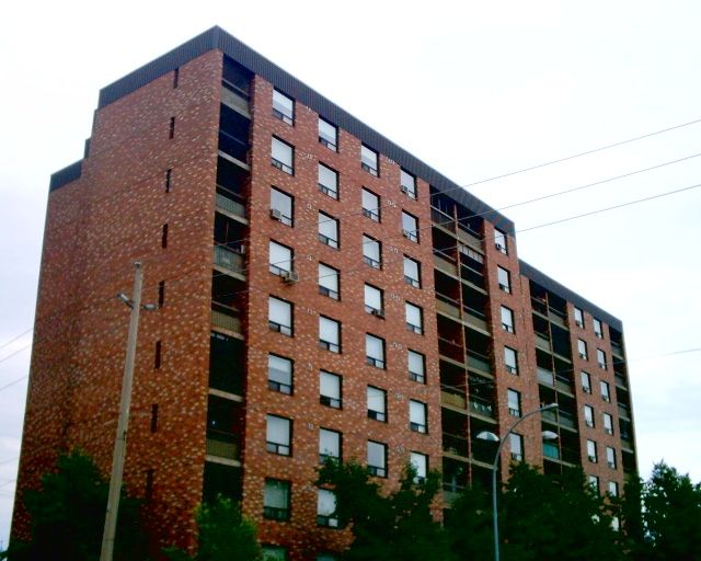 File:Paterson Court Thunder Bay.jpg