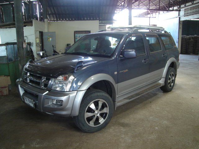 File:Thairung (Isuzu) Adventure.jpg