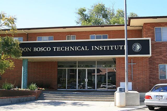 File:BoscoTechAdminBld1 2.jpg