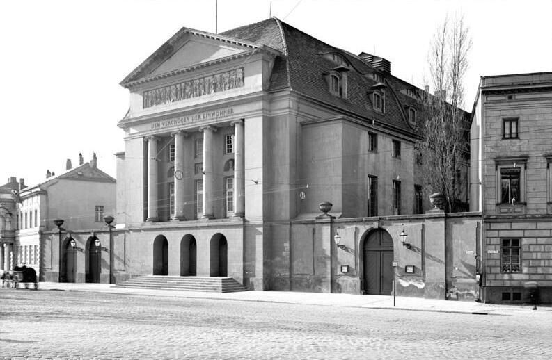 File:Bundesarchiv Bild 170-230, Potsdam, Schauspielhaus.jpg