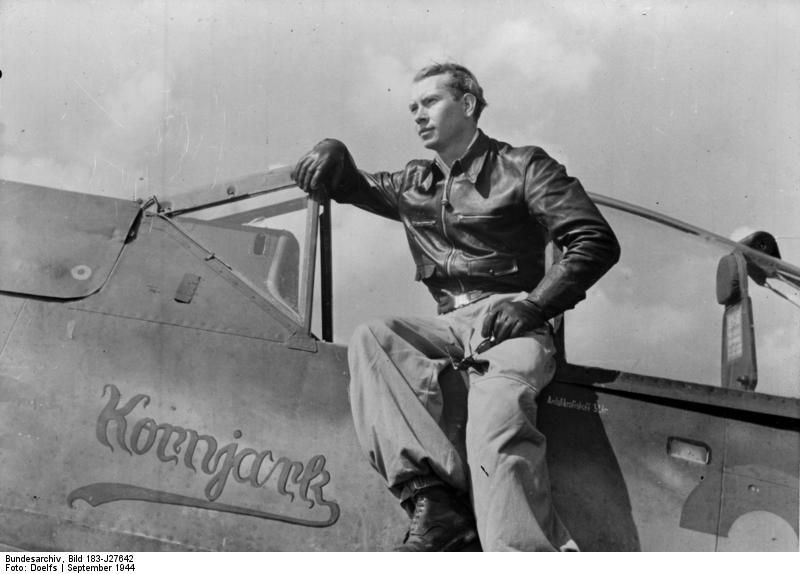 File:Bundesarchiv Bild 183-J27642, Jagdflieger Feldwebel Konrad Bauer.jpg