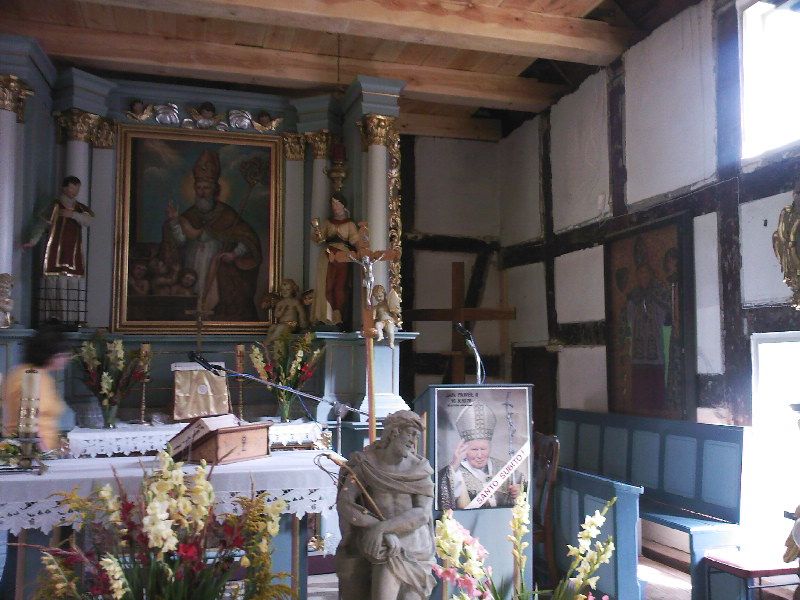 File:Czapielsk (Poland) - Church altar.jpg