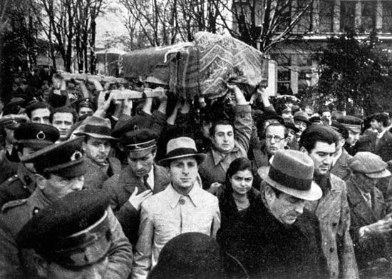 File:Funeral of Mehmet Akif Ersoy.jpg