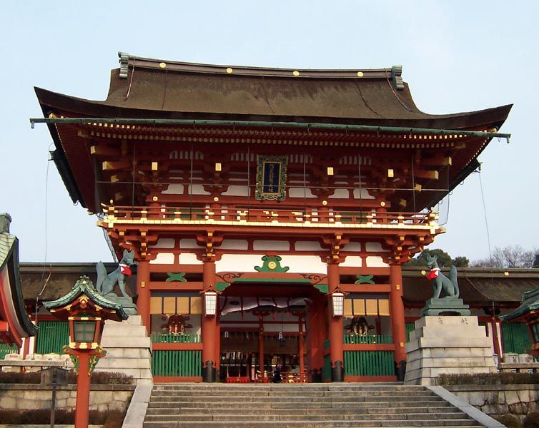 File:Fushimi Inari - Main gate.jpg