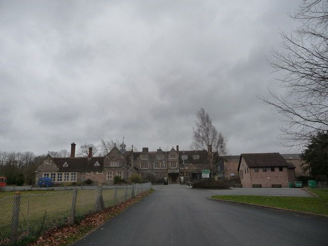 File:Gwernyfed High School (geograph 3366329).jpg