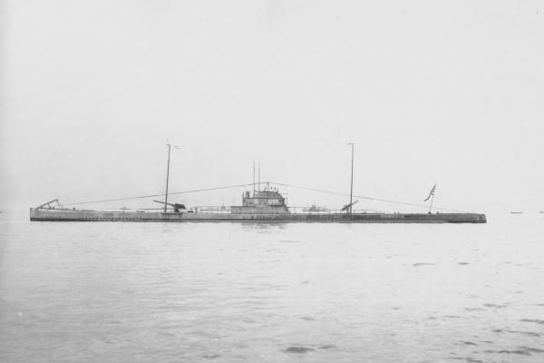 File:Japanese submarine Maru-3 in 1919.jpg