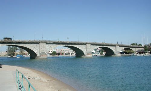 File:London Bridge, Lake Havasu, Arizona, 2003.jpg