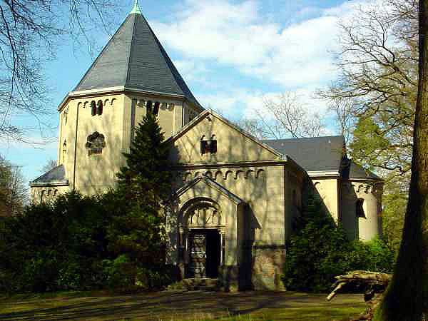 File:BismarckMausoleum.jpg