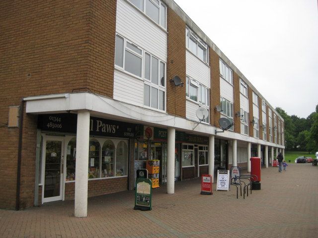 File:Bracknell- Wildridings shops.jpg