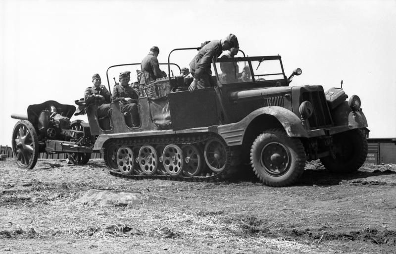 File:Bundesarchiv Bild 101I-290-1116-07, Russland, Halbkettenfahrzeug mit Geschütz.jpg