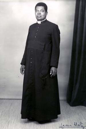 File:Cassock priest french african.jpg