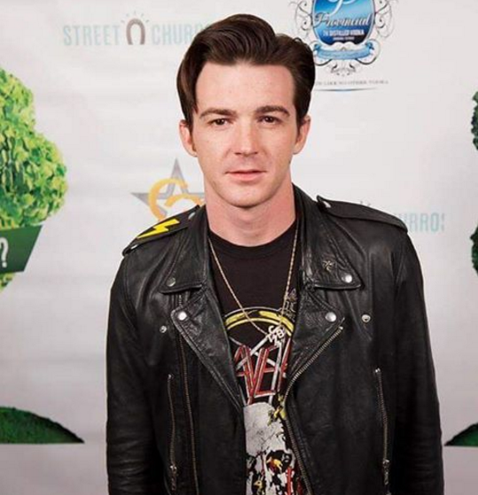 File:Drake Bell 2016.png