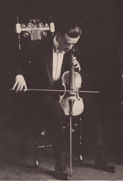 File:Lloyd Loar with viola alta.jpg