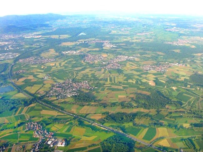 File:Luftbild vom Breisgau.jpg