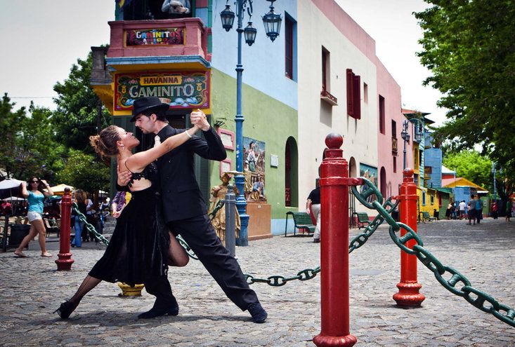 File:Pareja de Tango bailando en Caminito.jpg