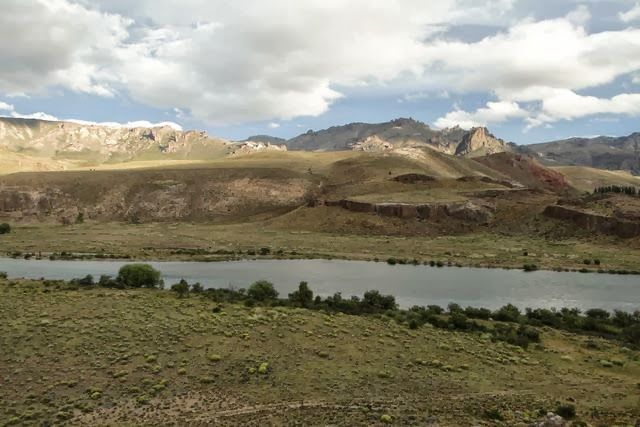 File:Rio Limay 2.jpg