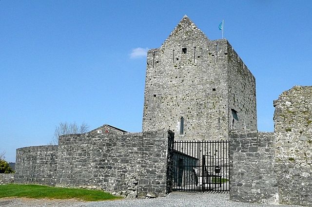 File:Athenry castle - geograph.org.uk - 1259153.jpg