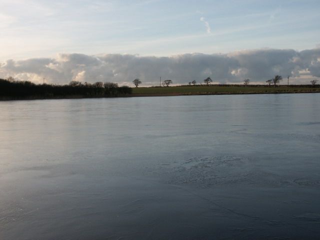 File:Belston Loch - geograph.org.uk - 397204.jpg