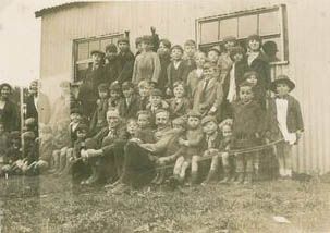 File:CeresolePierre 1931 Brynmawr GB 01 children-a.jpg