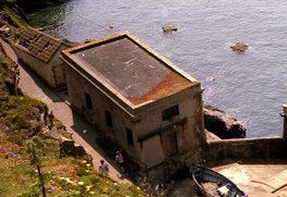 File:Old Lifeboat slip, Lizard Point.jpg