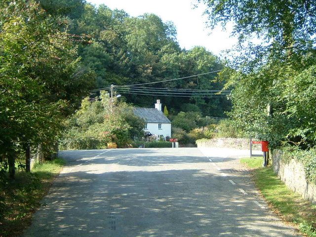 File:Polmassick Crossroads - geograph.org.uk - 560269.jpg