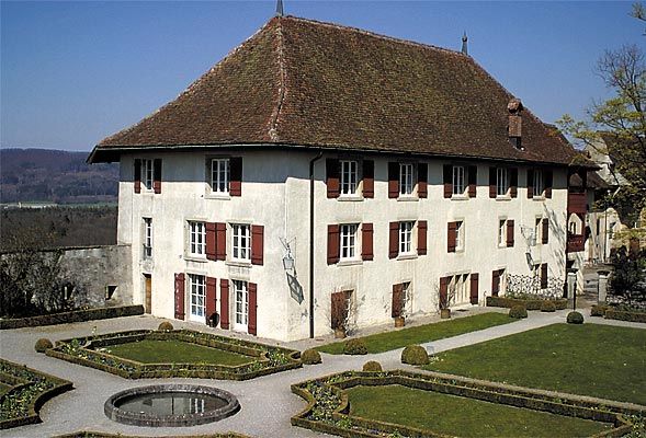 File:Schloss lenzburg stapferhaus.jpg