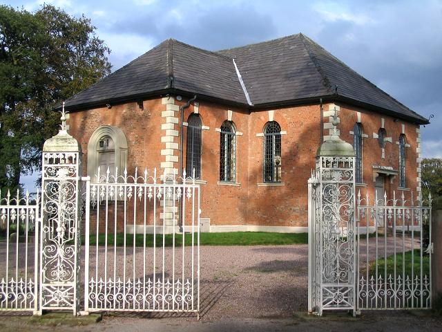 File:St Nicholas' Chapel, Cholmondeley.jpg