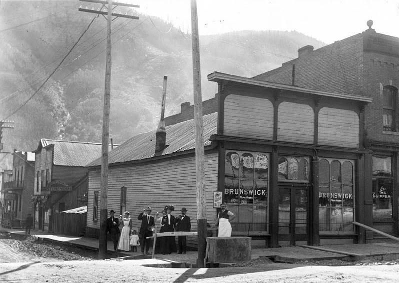 File:Brunswick Saloon Telluride CO c. 1900.jpg