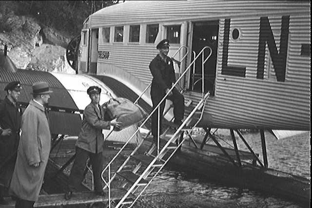 File:DNL Ju-52 boarding at Gressholmen.jpeg