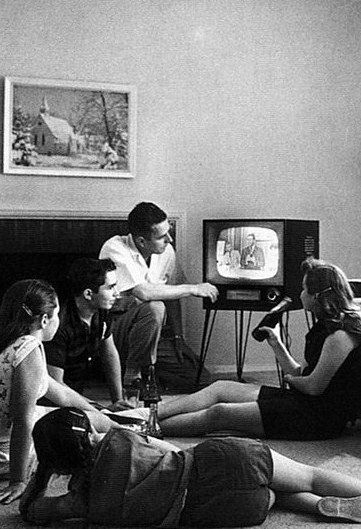 File:FamilyWatchingTV1958crop.jpg