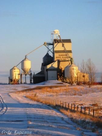 File:Grain Elevators 004.jpg