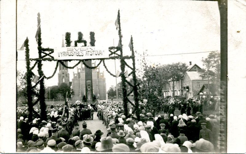 File:Independence Monument in Rokiskis (1931).jpg