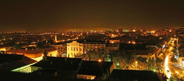 File:Pančevo at night.jpg