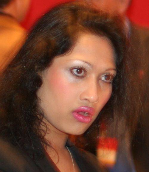 File:Saera Khan 2007 04 19.jpg