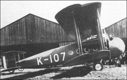 File:Vickers Vimy Commercial on ground.jpg