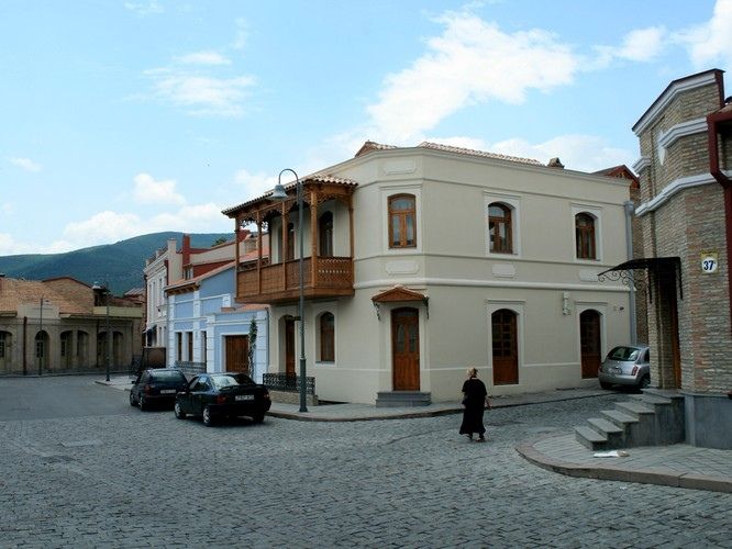 File:Akaki Tsereteli street in Gori.jpg