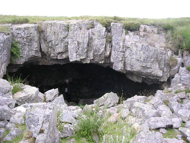 File:Chartist cave - geograph.org.uk - 73495.jpg