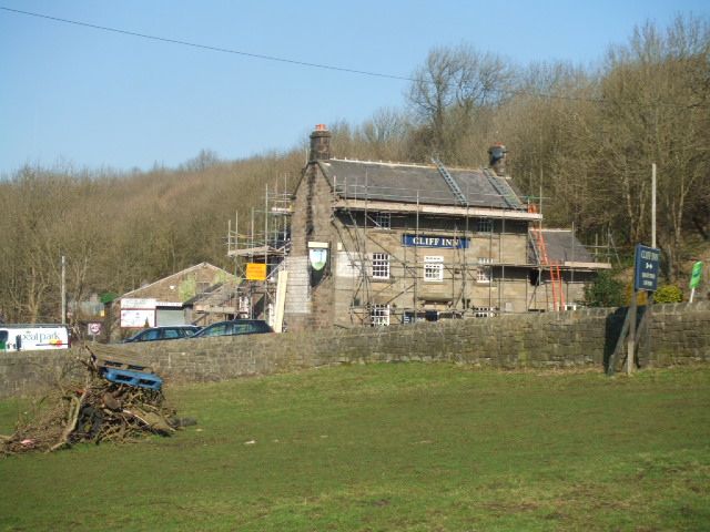 File:Cliff Inn,Crich - geograph.org.uk - 3340975.jpg