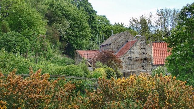 File:Dalton Mill - geograph.org.uk - 4510098.jpg