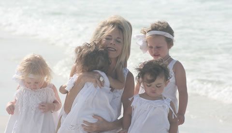 File:Gwen with Grandchildren 2009.jpg