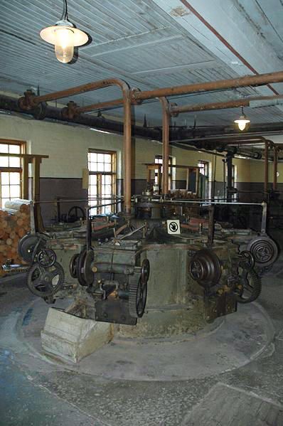 File:Pulp production machine.jpg