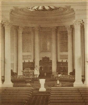 File:St luke church altar 1 crop.jpg