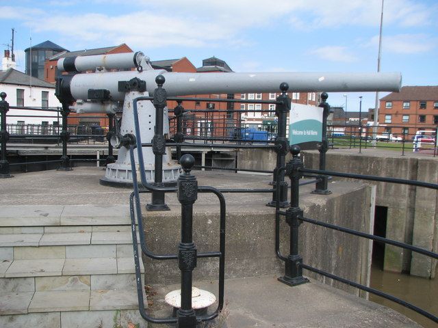 File:BL 4 inch gun Hull Marina.jpg