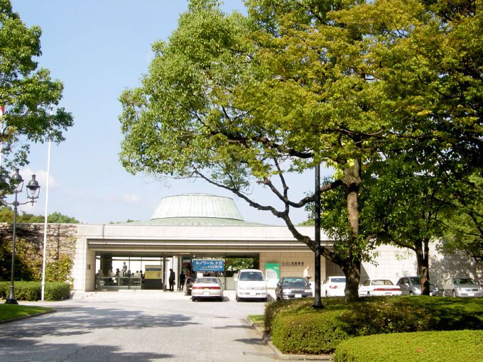 File:Hiroshima Museum of Art 01.jpg