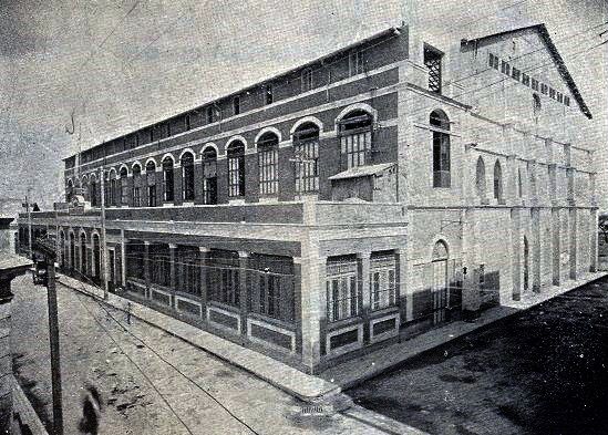 File:Jai-alai building in Havana.jpg